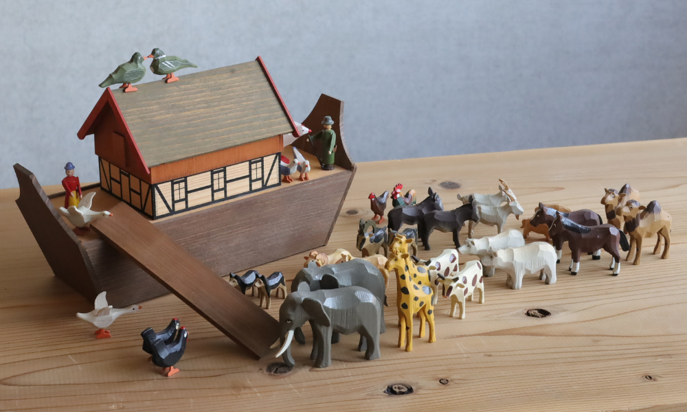 ヴェルナー Wノアの方舟：伝統的ろくろ製法の動物たちをのせて | krtek