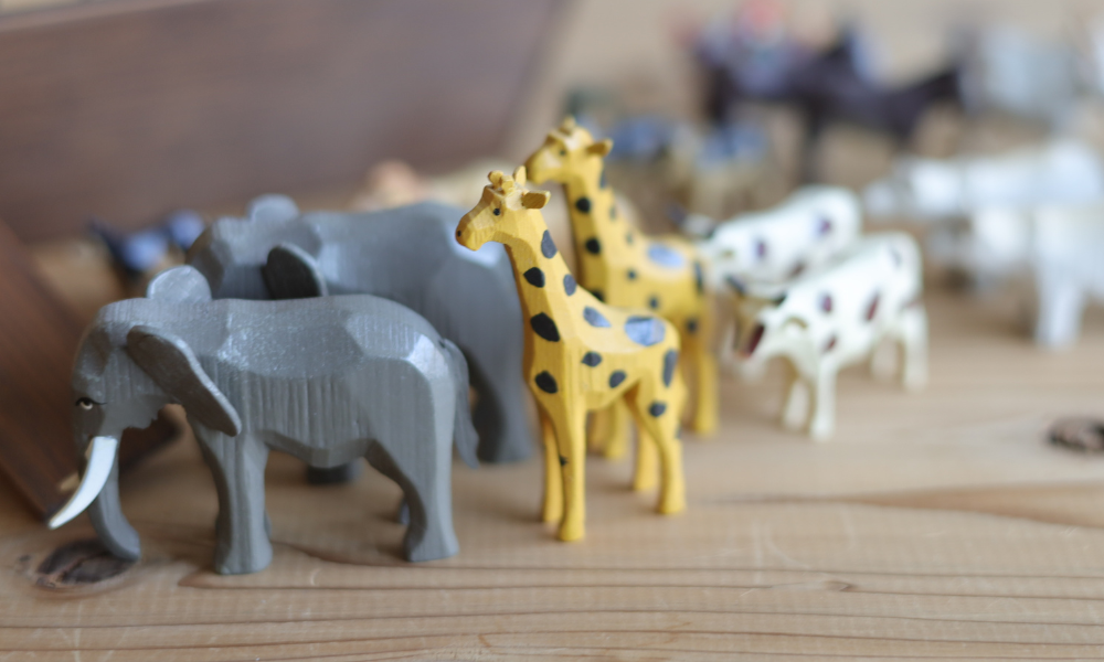 ヴェルナー Wノアの方舟：伝統的ろくろ製法の動物たちをのせて | krtek