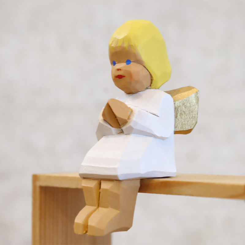 ハーン 座る天使：座らせて飾る格調高い天使のお人形 | krtek select toys