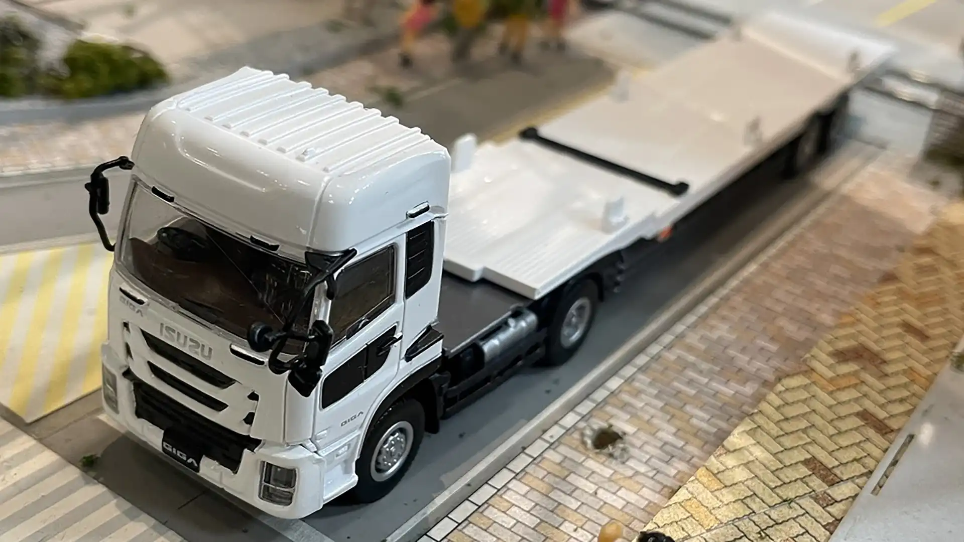 ISUZU GIGA ＋ 鉄道コンテナ積載用セミトレーラー