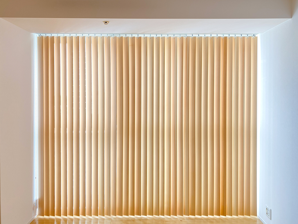 無垢一枚板で作るブラインド【木製縦型ブラインド こかげ® バーチカル