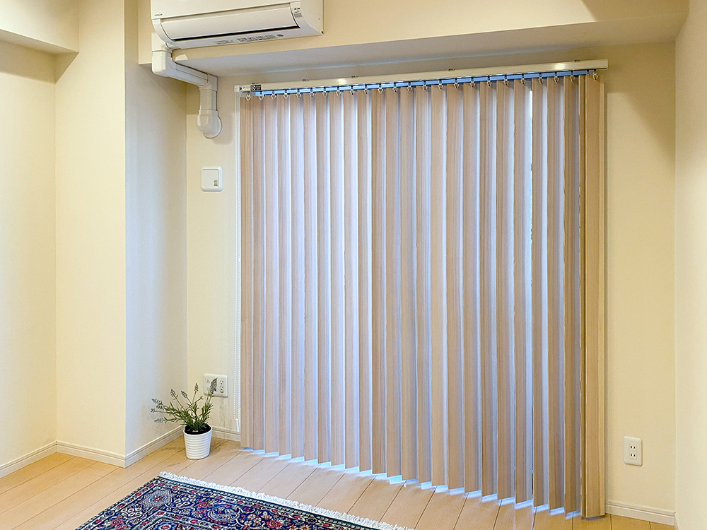 無垢一枚板で作るブラインド【木製縦型ブラインド こかげ® バーチカル