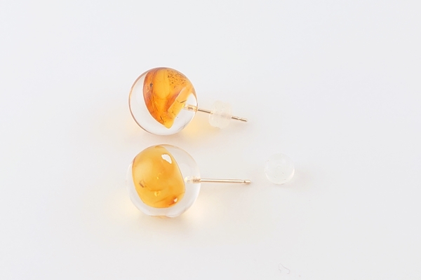 虫入り琥珀ピアス - 久慈琥珀オンラインショップ