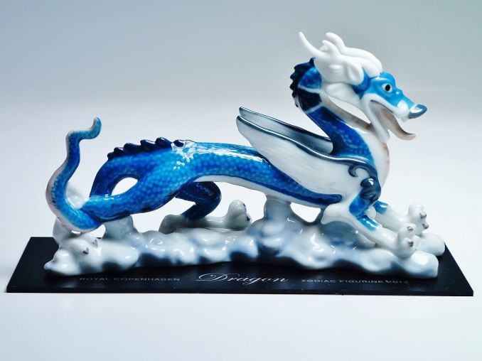 美品 2012 ロイヤルコペンハーゲン 807 陶磁器 翔龍フィギュリン 箱