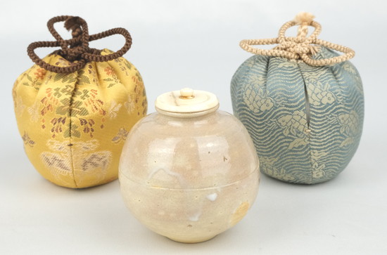 栗山園オンライン通販部 / 【出物】 朝日焼茶入 14代朝日豊斎（松林