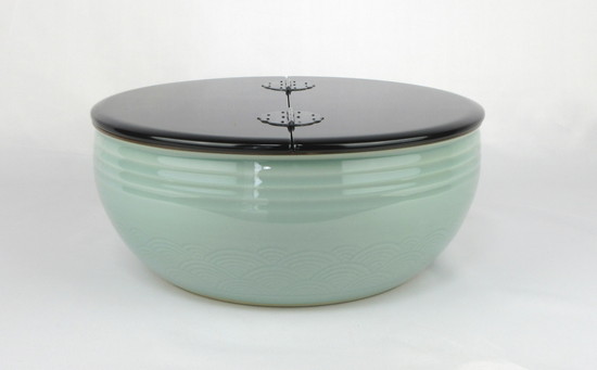 栗山園オンライン通販部 / 【出物】 青磁鯉文平水指 玉堂窯