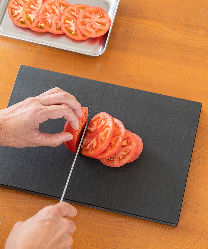 庖丁にやさしいまな板 黒 小｜茅乃舎(かやのや)｜久原本家通販サイト
