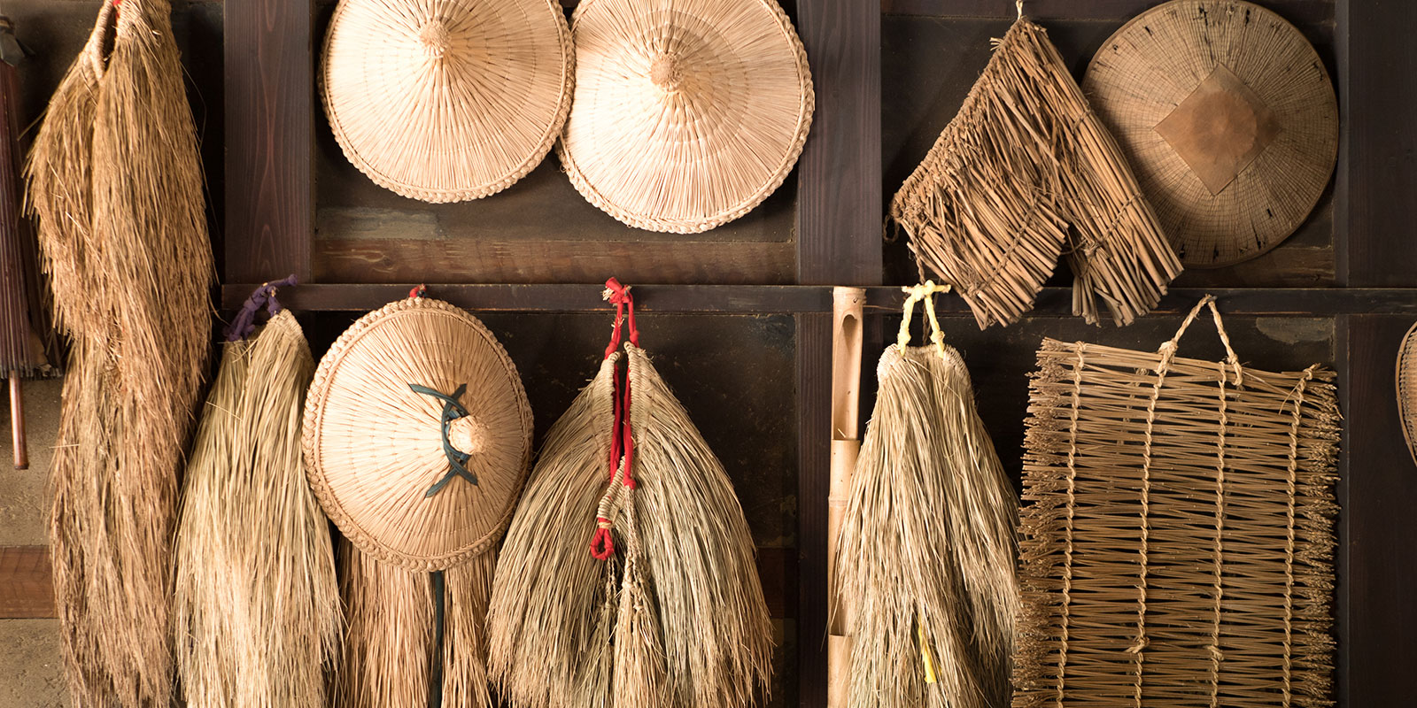 稲と衣】生活には欠かせない藁を使った衣料品 | 稲と衣食住 | 稲作の