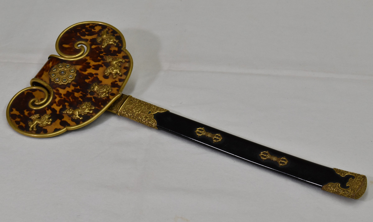 特集 京都の彫刻・工芸品 -4- 「玳瑁貼金銅獅子牡丹文説相箱・玳瑁貼