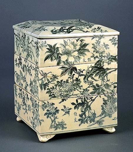 磁器』（石もの） 染付名花十友図三重蓋物 （『じき』（いしもの