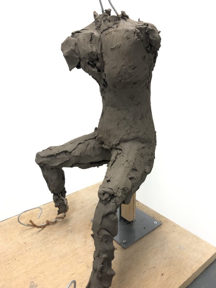 洋画コース】塑像をつくり、構造の理解を深める（「洋画ll-1