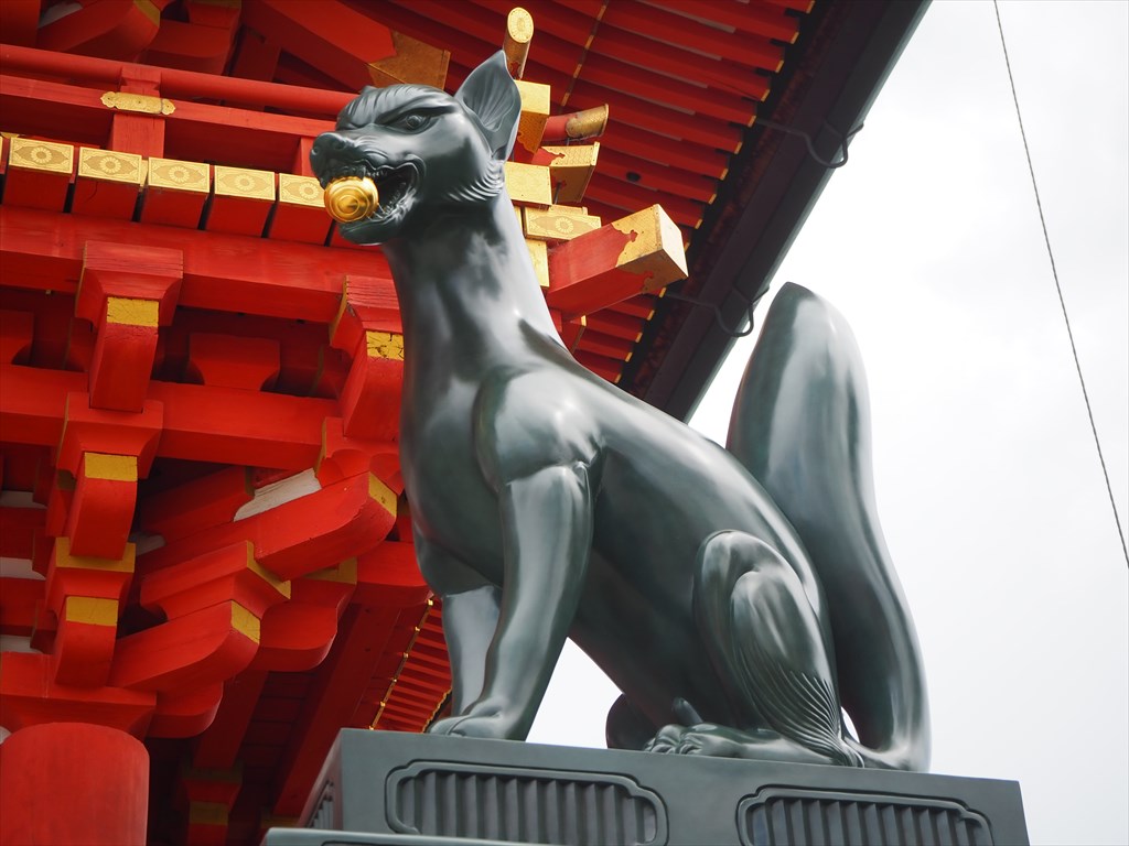 狐像が修復された伏見稲荷大社 | 京都旅屋