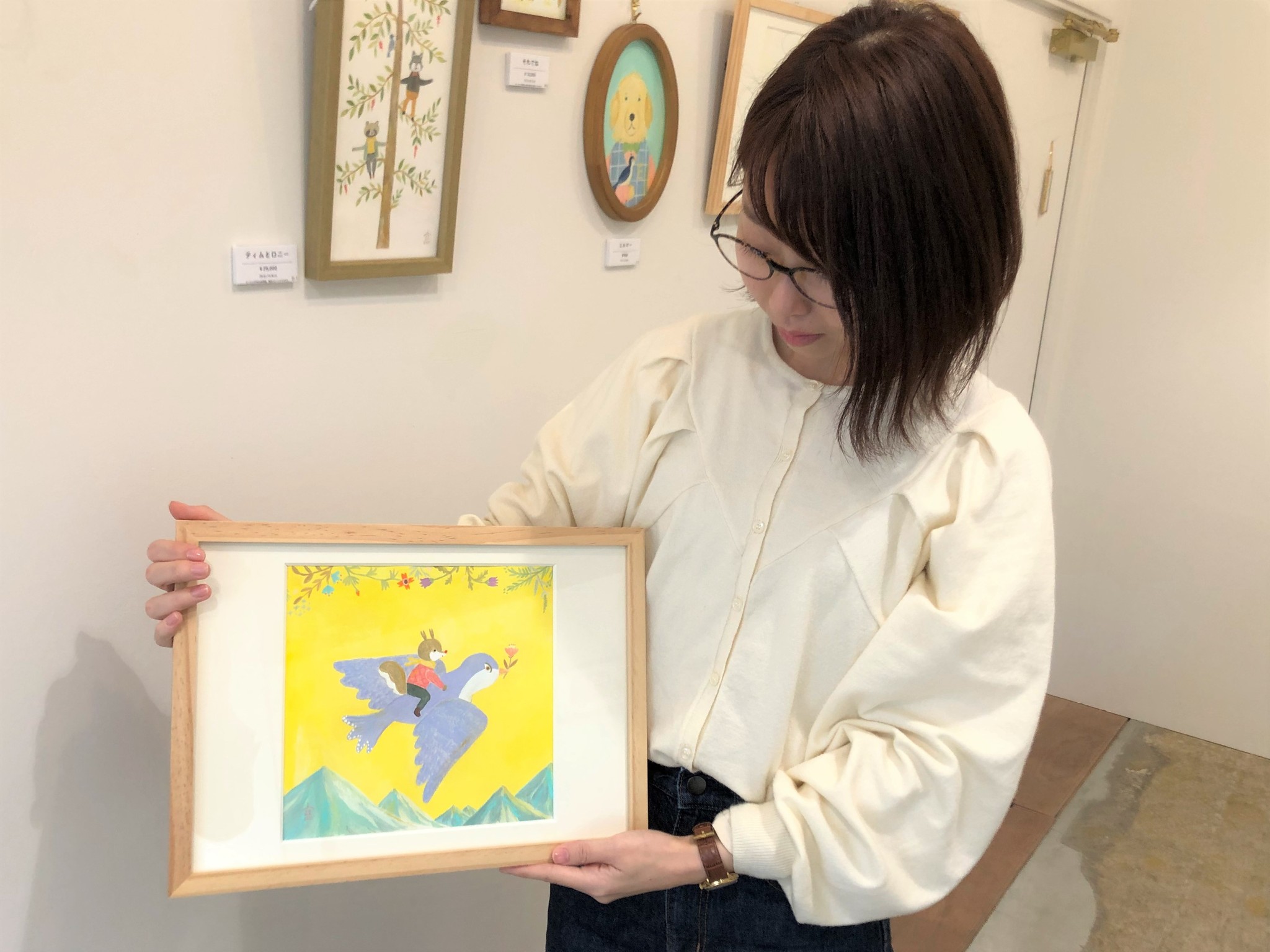 その日見た夢を描く」イラストレーターの個展が開催中 絵本の中に