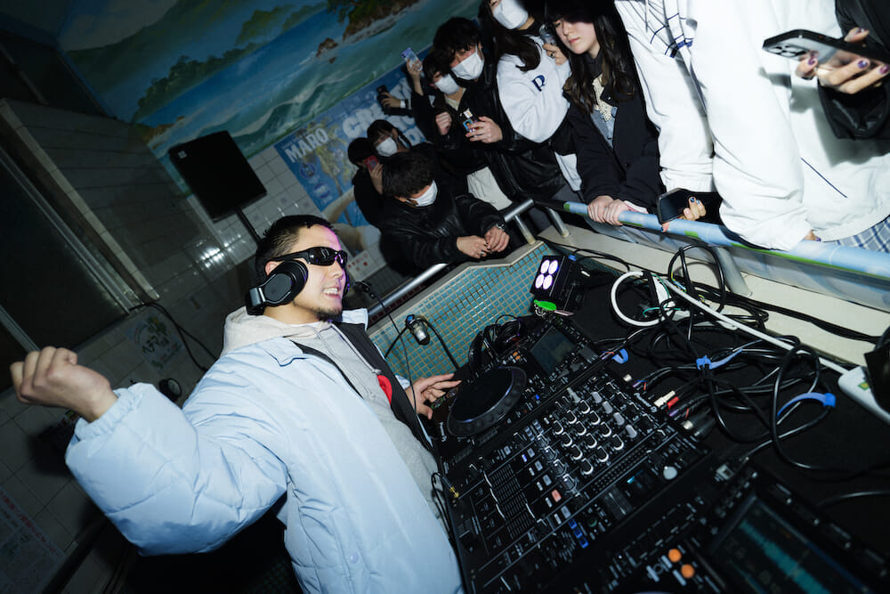 銭湯で音楽を。クリエイティブドラッグストアとマーロが組んだDJ