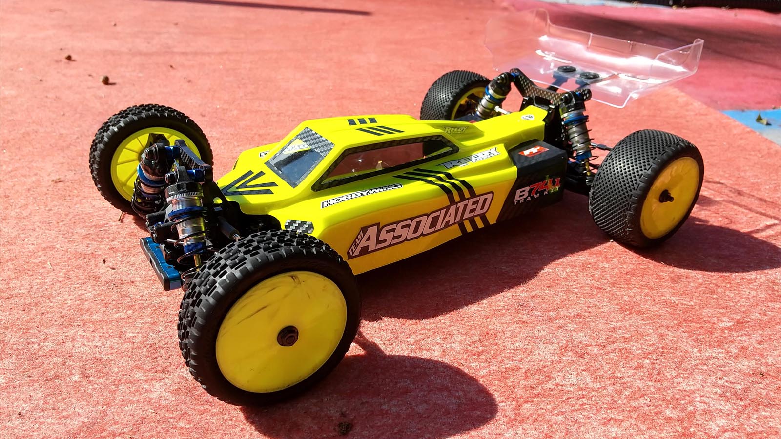 アソシB74.1をスパイクオフロードサーキットでシェイクダウン