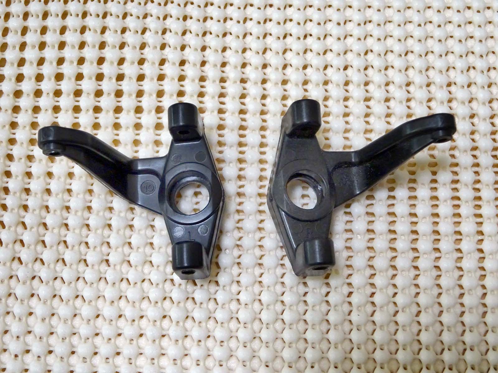 DB01のWOユニバーサルシャフトに標準のフロントアップライト（ナックル