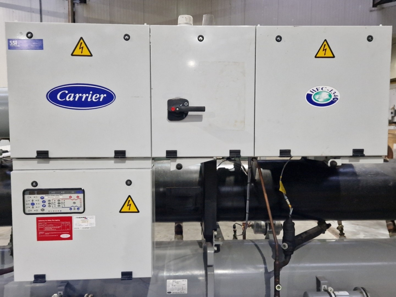 Used Carrier 30 HXC 155 water-cooled chiller on Freon R134a. | HOS BV