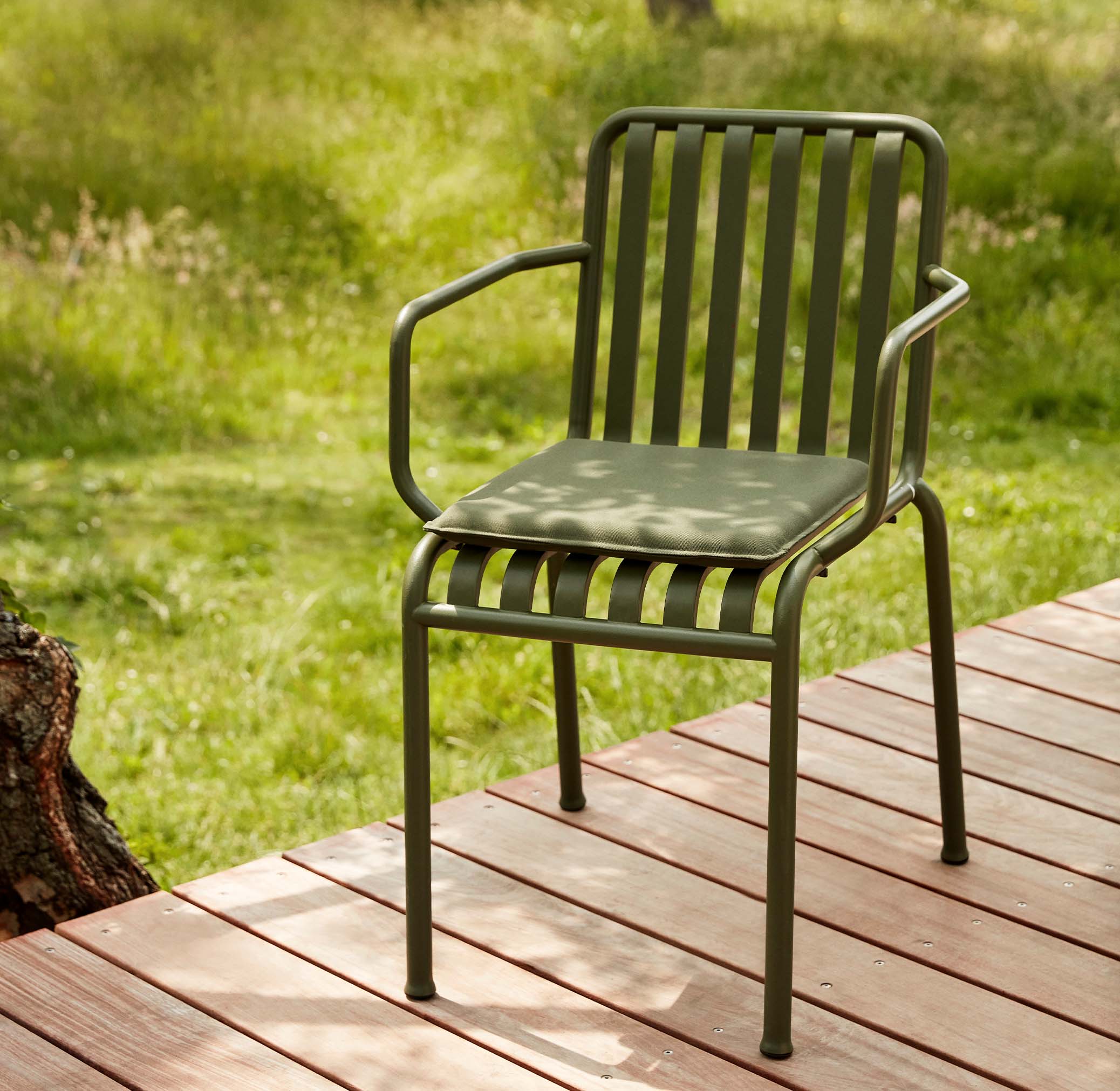 PALISSADE ARM CHAIR - チェア | 【公式】HAYオンラインストア