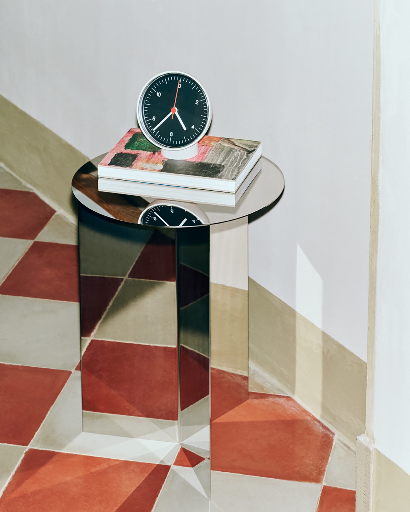 SLIT TABLE WOOD ROUND / Φ45 x H35.5 cm - テーブル | 【公式】HAY