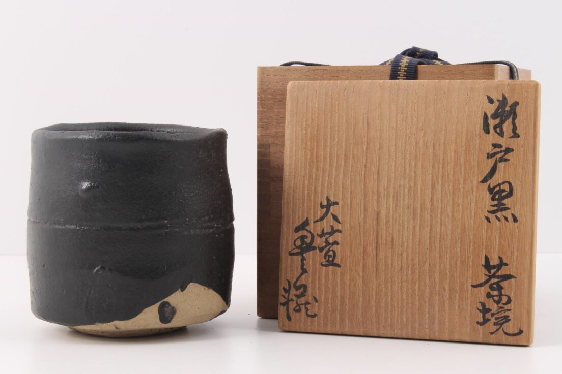 陶芸家・荒川豊蔵。志野の再現に人生を捧げ独自の「荒川志野」を確立