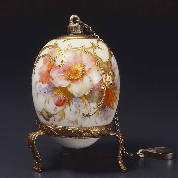 展示作品の御紹介:草花文卵形香水瓶 | 箱根ガラスの森美術館 ブログ