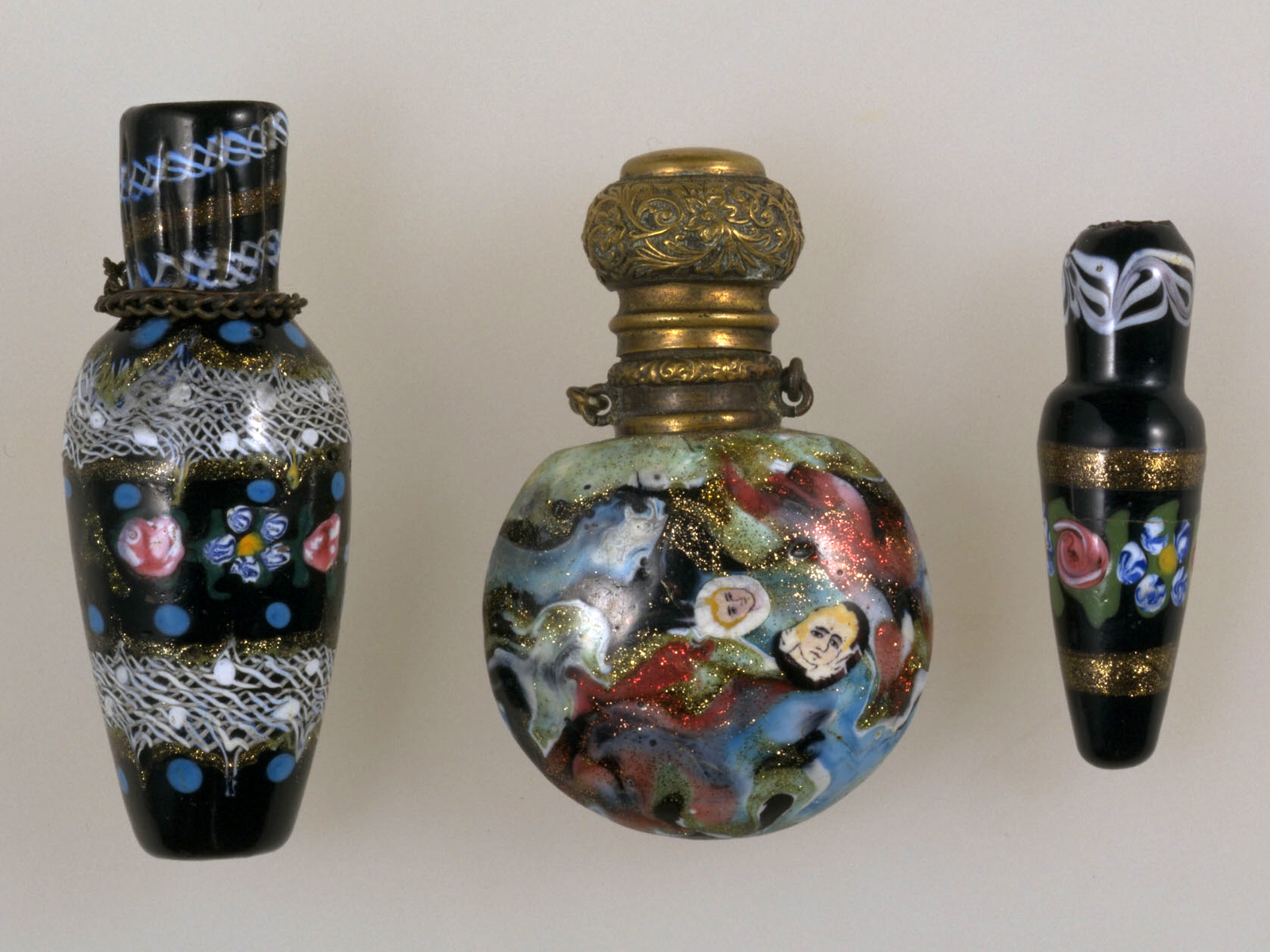 展示作品の御紹介：モザイク・グラス香水瓶 | 箱根ガラスの森美術館