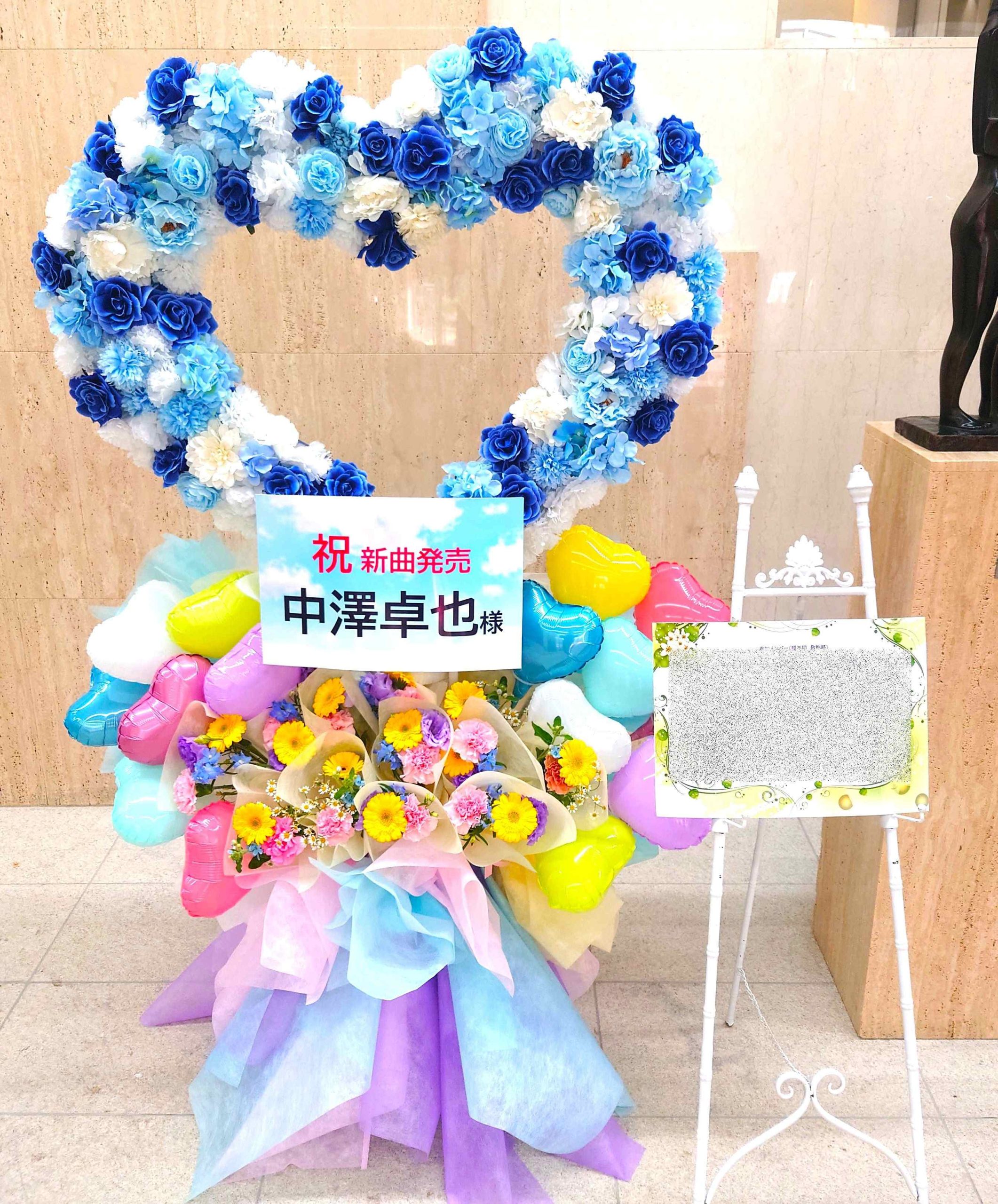 横浜関内ホールへハート型のアーチスタンド花を配達しました。【横浜