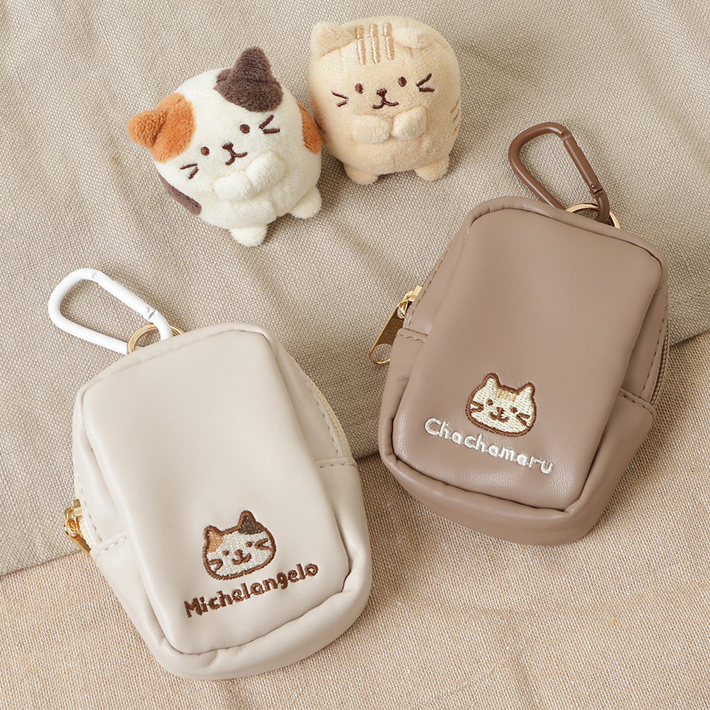 ふくふくにゃんこ ラテ色カラビナ付きガジェットポーチ – HAPiNS