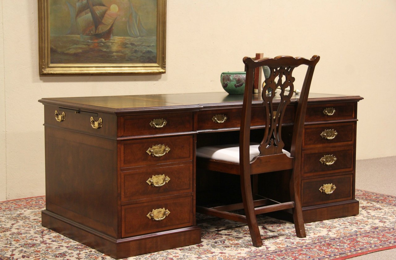 Henredon Aston Court Leather Top Executive Vintage Desk