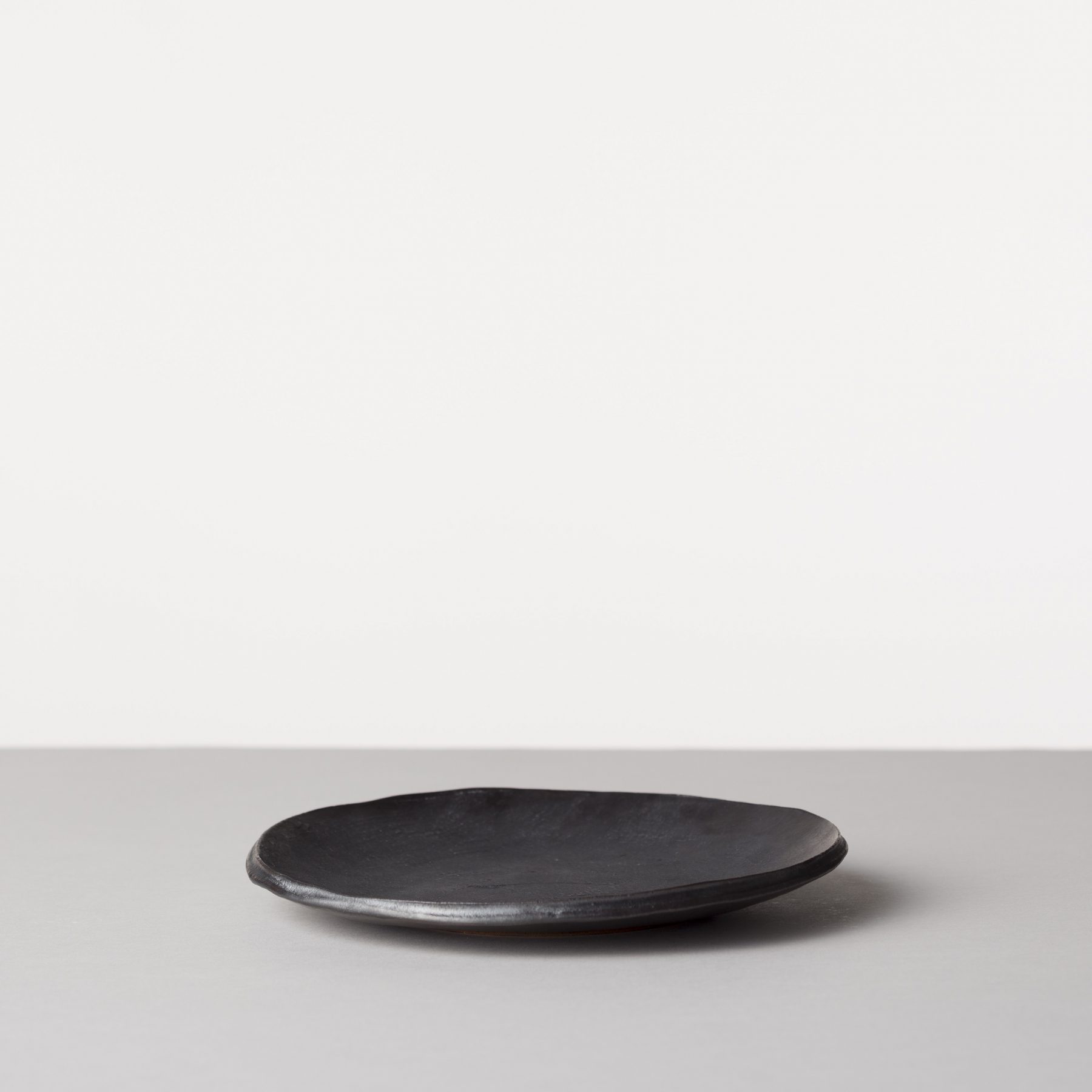 たたら 8寸皿 | 株式会社マルヒロ | 波佐見焼の陶磁器ブランド