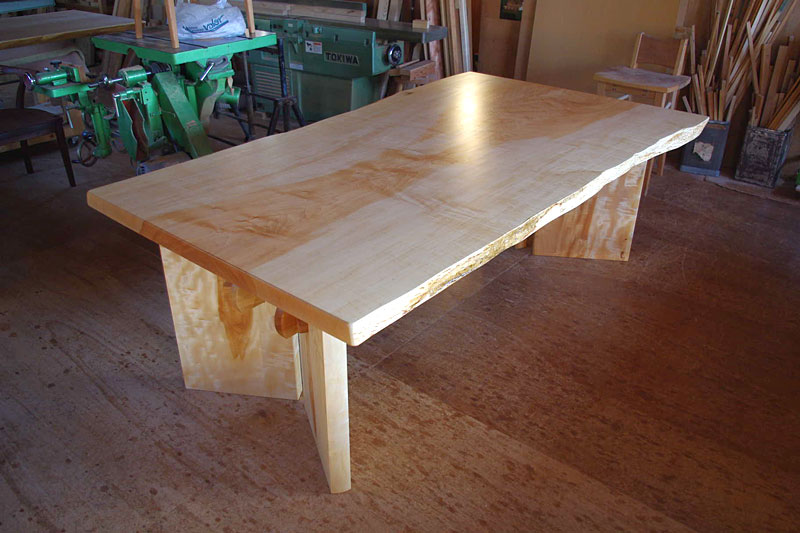 栃（トチ）無垢一枚板 ダイニングテーブル：ダイニングテーブルや