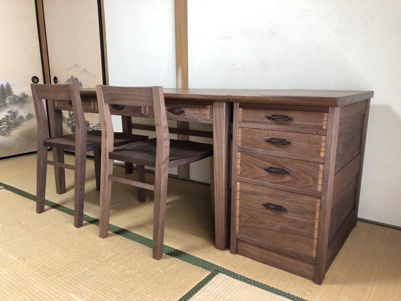 ウォールナット 書斎机（学習机の特注仕様）：ダイニングテーブルや