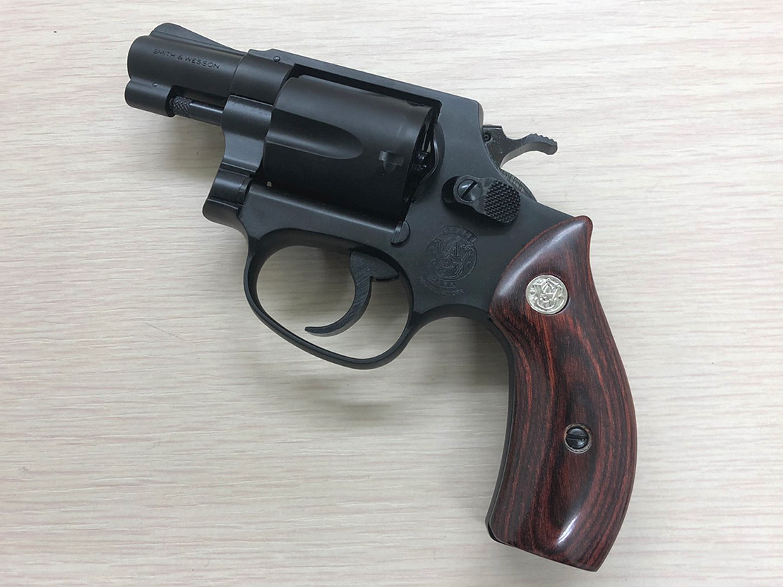 M36 リボルバーの グリップ を交換してみました