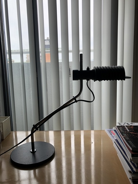 プロが注目するデザインアイテム照明編94/YAMAGIWA Revola | ケー