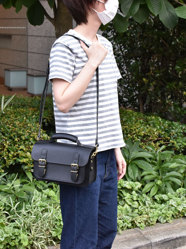 メンズレディース問わずで使える本革の2wayミニバッグ / 革鞄のHERZ