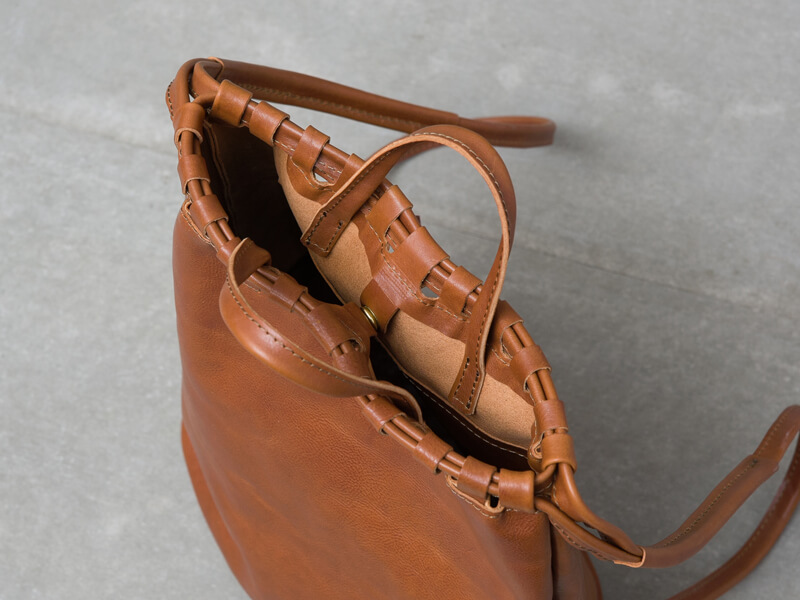 ナップサックをベースにした2wayで使える巾着リュックサック / 革鞄の