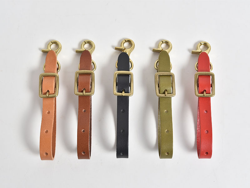 鞄をカスタムにしたい方におすすめのひっかけストラップ / 革鞄のHERZ