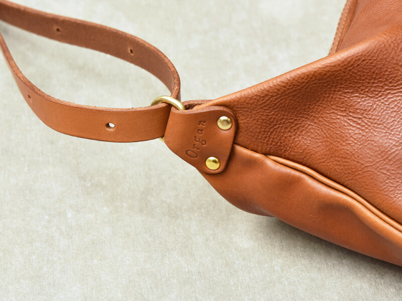 ソフトレザーならではの形と掛け方多彩なショルダーバッグ / 革鞄の