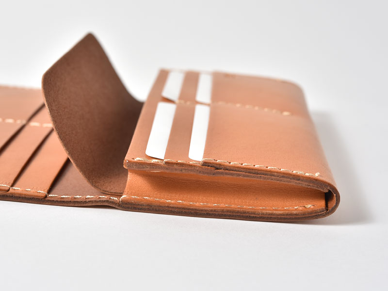 お札とカード入れ専用のフラップロングウォレット / 革鞄のHERZ(ヘルツ