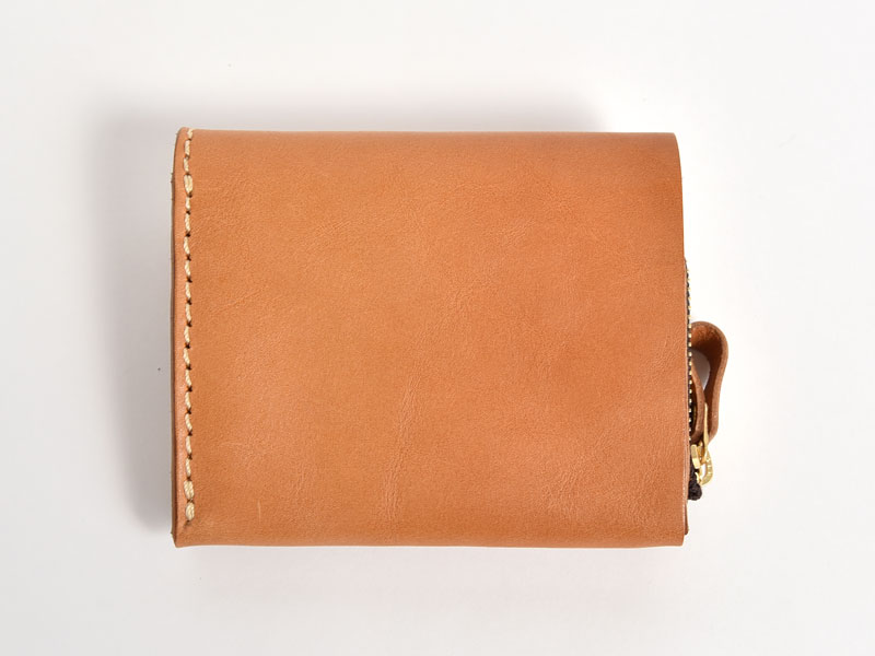 ソフトレザーを使用したコンパクトで使いやすい二つ折り財布 / 革鞄の