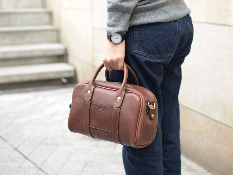 レディースバッグとして使える2wayタイプの総革ミニボストンバッグ