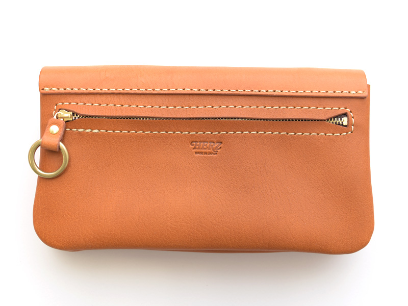 航空券やパスポートも収納できる旅行に最適なトラベルウォレット / 革