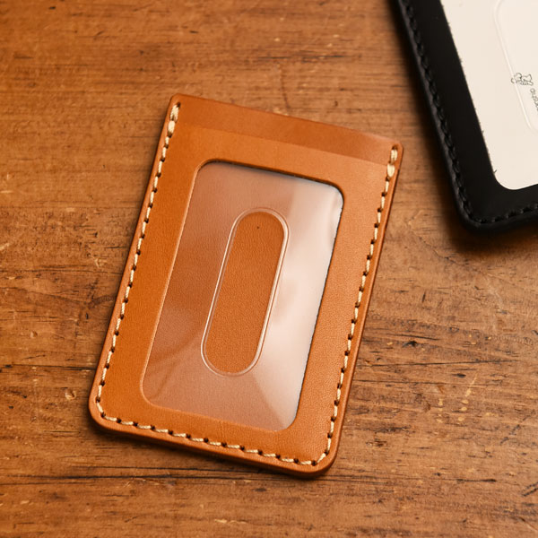 シンプルでも3か所収納な縦型レザーパスケース / 革鞄のHERZ(ヘルツ