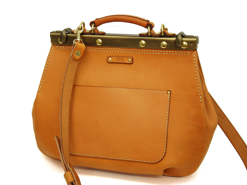 クラシカルなフレーム使用の3wayギャザーショルダーバッグ / 革鞄の