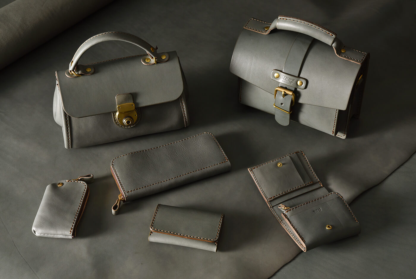 限定色のアイビーグレイ革で作る、HERZ冬の企画2024-25｜革鞄・革小物