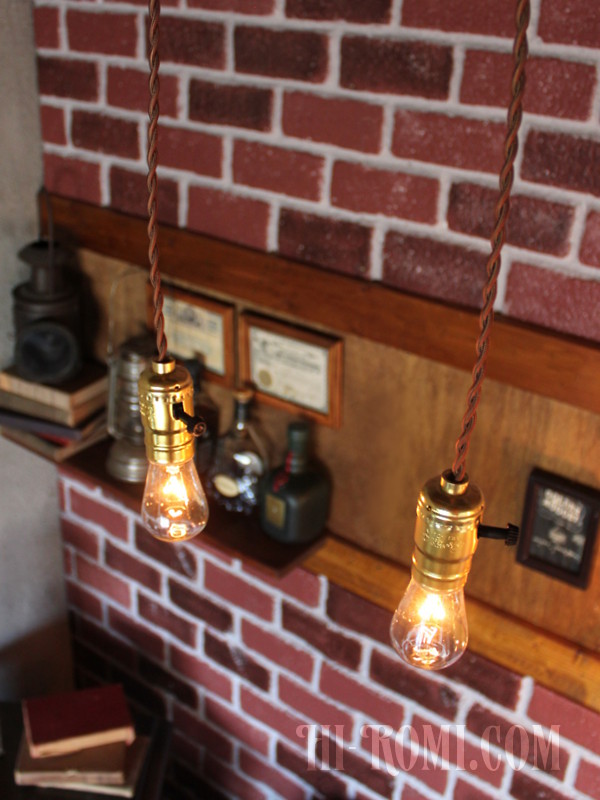 LEVITON社ターンスイッチ付アルミソケットペンダントライト金色