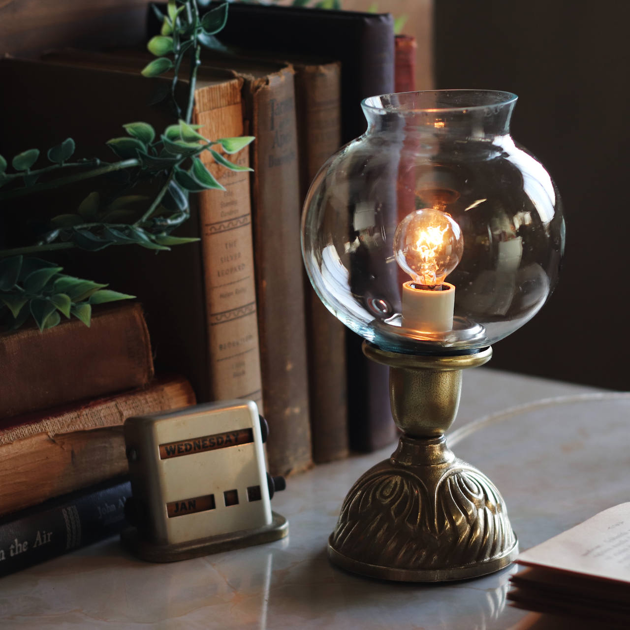 USAヴィンテージボールガラスシェードミニテーブルライト