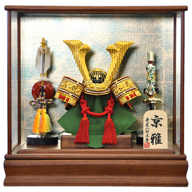 ほぼ新品】五月人形 金鍬形焼桐 兜飾り ケース付き sw05067 金鍬形焼桐
