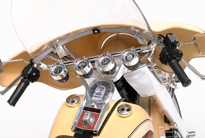 1:6 Harley Davidson FLH Classic | TAM16041 | Tamiya