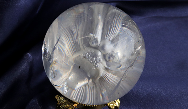 一点もの】水晶丸玉［龍裏彫り］約73mm ※金属台座付き|パワーストーン